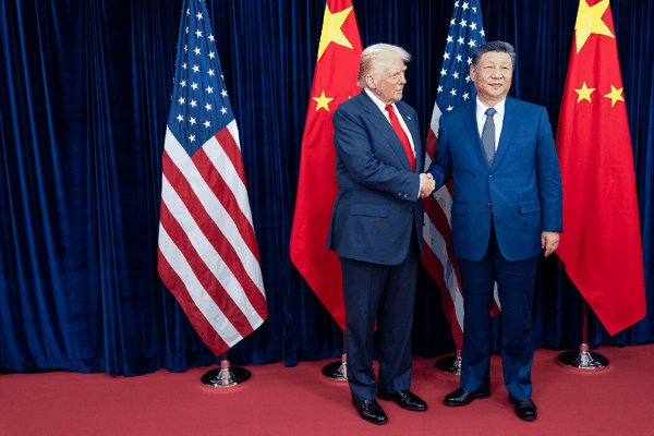 去年10月，特朗普总统在韩国与中国领导人习近平会面。美国官员表示，若中国对台湾实施封锁，可能会切断计算机芯片的供应，并使美国科技产业陷入困境。 