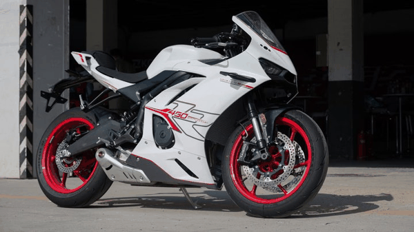 ▲ 搭载 4 缸发动机的凯越 450rr