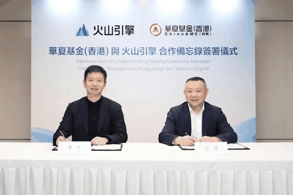 从左至右依次为：谭待先生、甘添先生