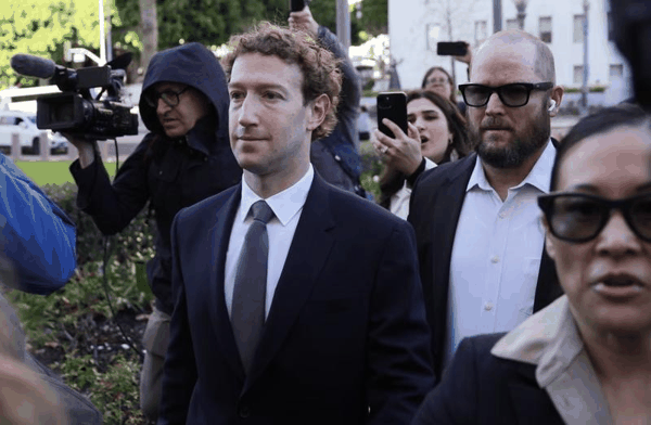 处在舆论中心的扎克伯格。图源：Ryan Sun/AP