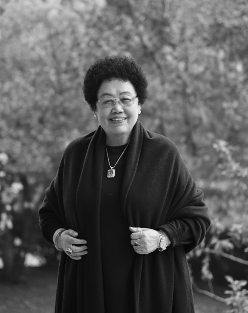 富华国际集团荣誉主席、中国紫檀博物馆馆长陈丽华。北京侨商会官网截图。