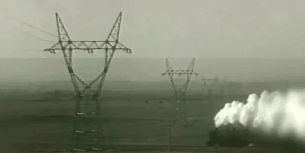 　　▲1954年新中国第一条220千伏高压输电线路松东李线 图源：国资委官网