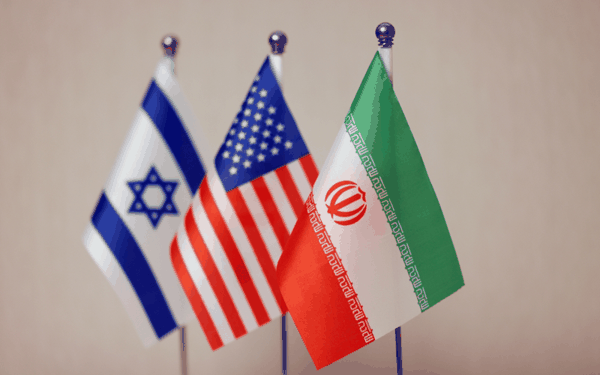 ▲2026年4月8日，伊朗，以色列，美国国旗。图/IC photo