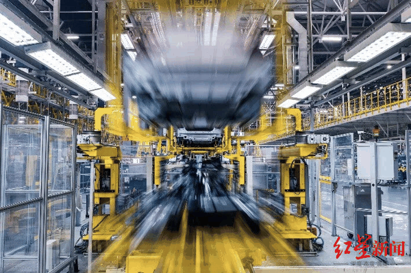 ▲成都经开区汽车生产画面