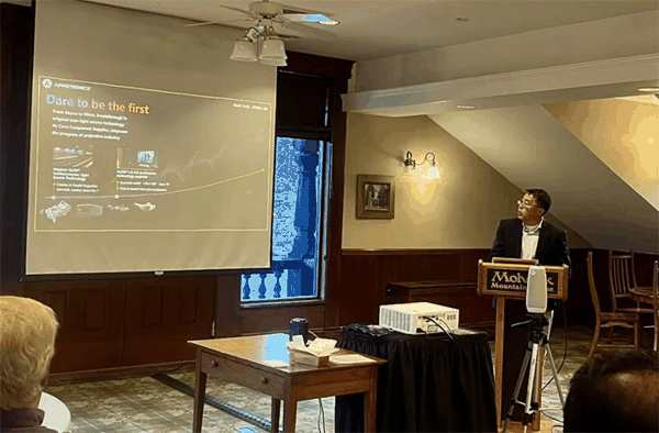     （图注：光峰科技田朝晖发表主题为《Dare to be the first》的演讲）