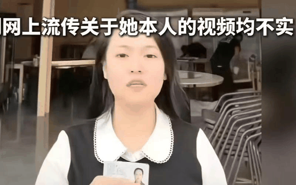 ▲被造谣女子冯某持身份证辟谣。图/广西新闻频道