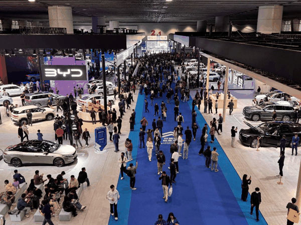 （2025广州车展比亚迪展台，21世纪经济报道记者 焦文娟/摄）