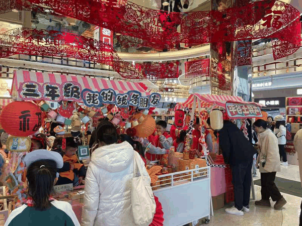 方庄二小学生实践成长市集活动现场。新京报记者 冯琪 摄