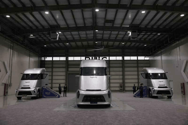 氢燃料电池重卡。新京报记者 李木易 摄