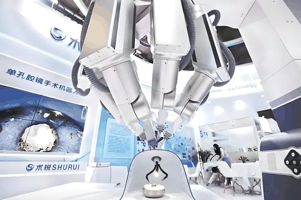 大兴生物医药产业基地单孔蛇形臂手术机器人。大兴区委宣传部供图