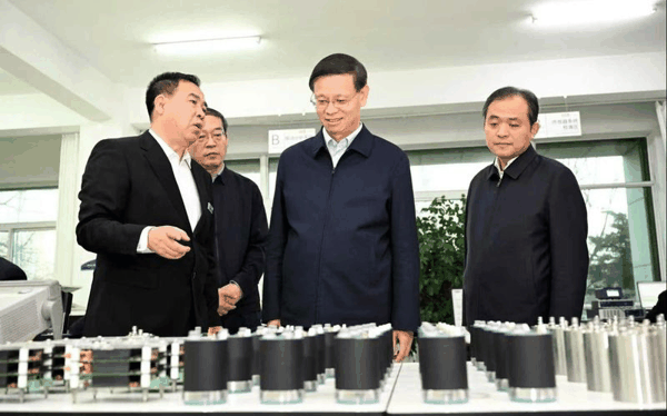 许昆林到丹东东方测控集团，了解自主创新等情况。