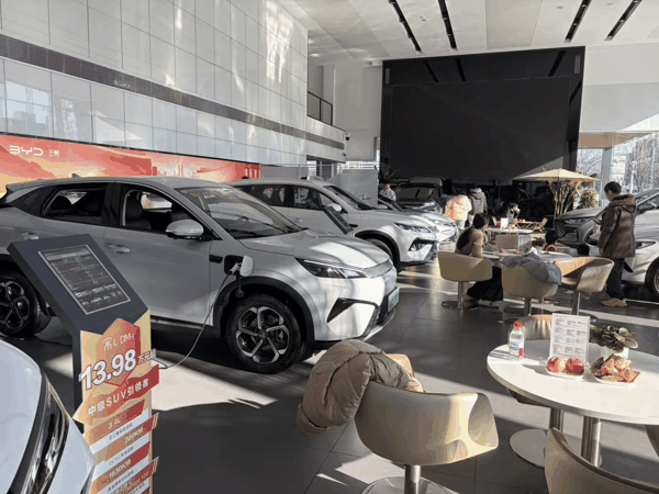 北京市某比亚迪王朝网门店 图片来源：时代周报记者摄