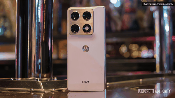 Motorola Razr Fold背面主视觉图