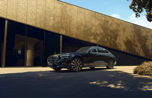 2025年，梅赛德斯-奔驰在40万级及以上的核心豪华市场、百万级及以上的高端豪华汽车市场保持份额领先。企业供图