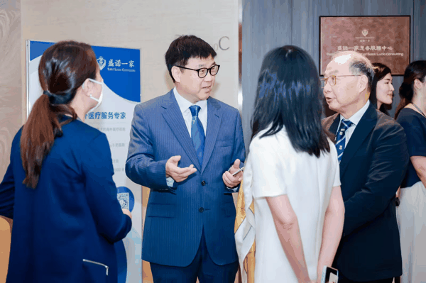 图为盛诺一家董事长蔡强在活动现场（左二）。资料照片