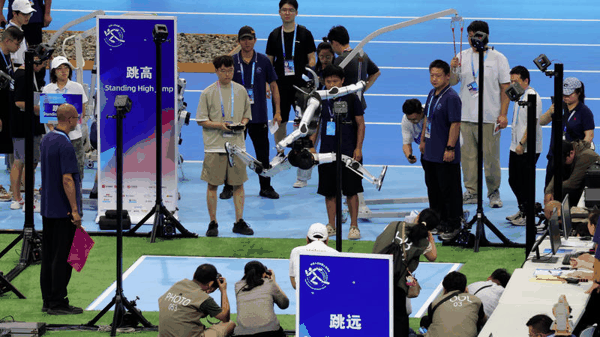 星动L7参加人形机器人运动会。受访者供图