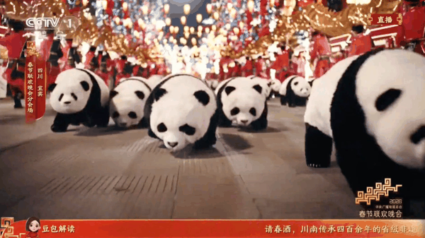 图/上百台魔法原子四足机器人作为“特型演员”，以大熊猫形象亮相