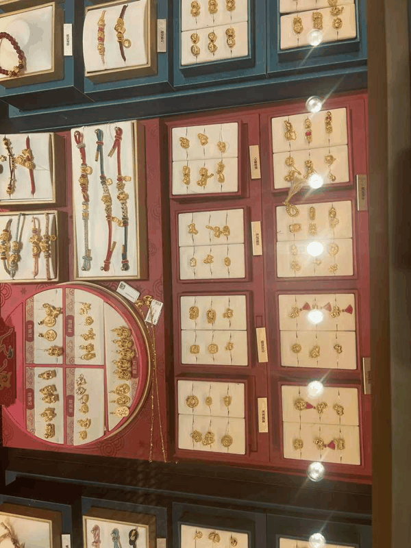 小克重的转运珠、串珠颇受年轻人欢迎。新京报贝壳财经记者曲筱艺 摄