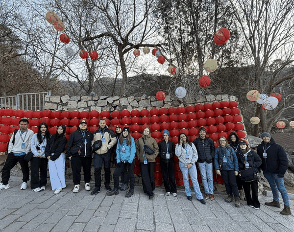 参加“免费北京半日游”项目的外国游客合影。受访者供图