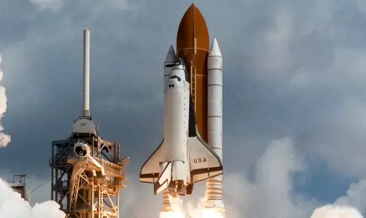 航天飞机返回时爆炸：1400℃热空气席卷整个机舱，宇航员全部遇难