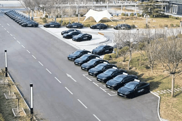 北京首批上牌的北汽极狐L3级自动驾驶汽车。企业供图