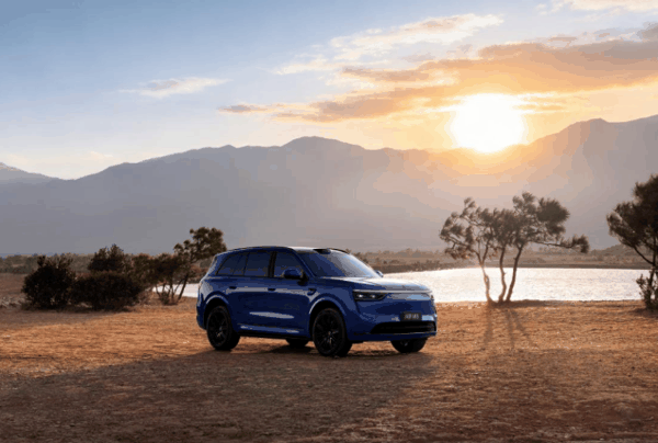 聊完基础的续航能力，再聊下智能科技。