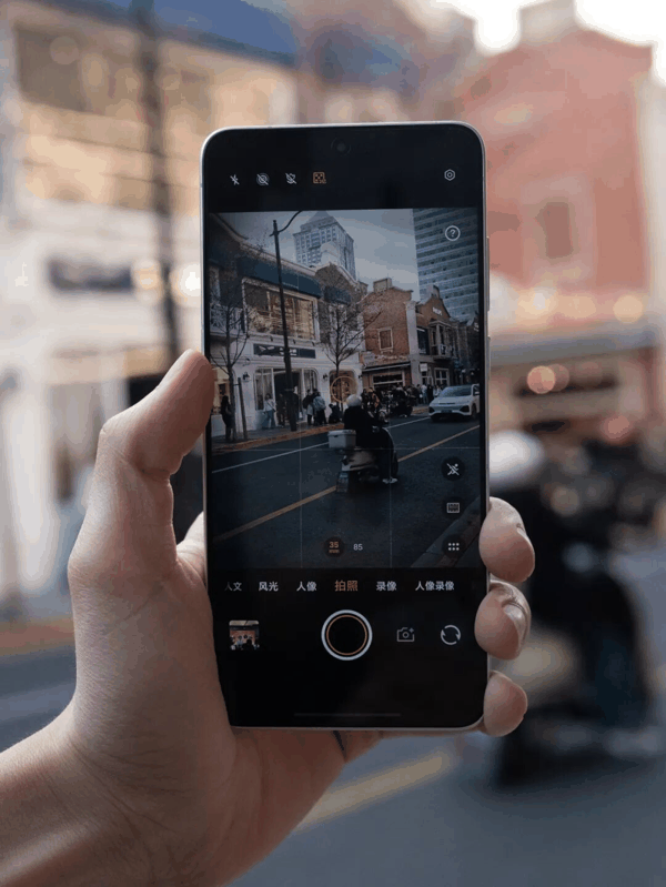 35mm 焦段 2 亿像素录制界面｜图片来源：极客公园