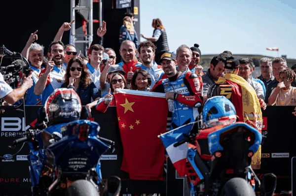 获奖现场。图片来源：张雪机车