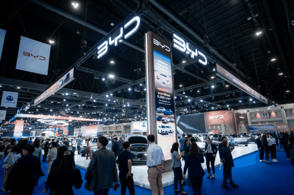 曼谷车展中的比亚迪展台