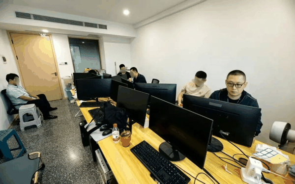 这是山东烟台警方查处的网络“水军”团伙办公窝点。（受访者供图）