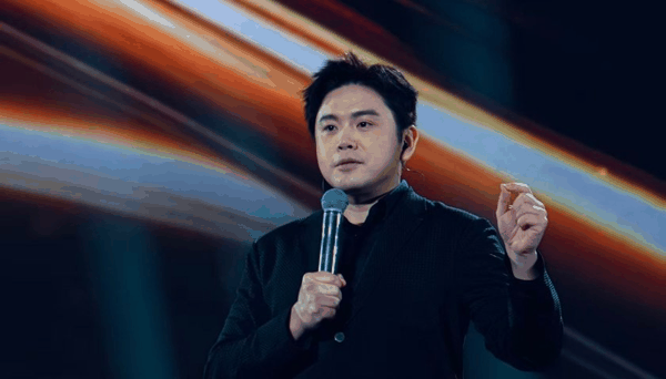 据界面新闻统计，在这张截图中，俞浩使用了整整7个叹号，可见其要求之迫切和态度之坚决。