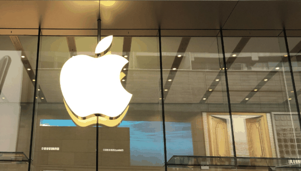 苹果WWDC 26海报暗示新版Siri形态，唤醒界面或带发光效果