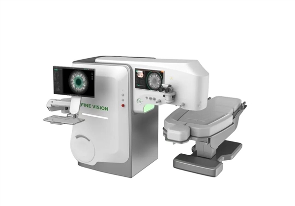 国产全飞秒激光角膜屈光手术系统，目前正处在产品注册阶段 图源：北京同仁医院