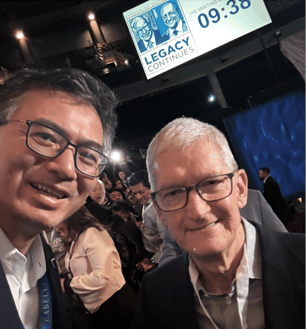 陈凯丰在伯克希尔股东大会现场。陈凯丰供图