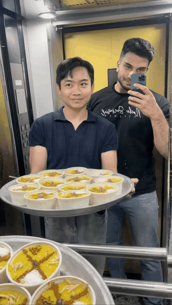 图为Herman和伊朗朋友阿米尔