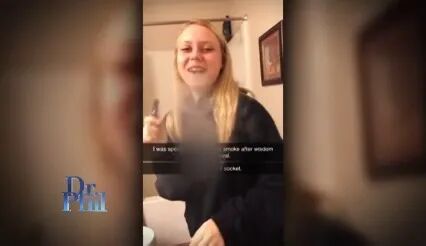 洋抖上抽电子烟的年轻人们。（视频截图）