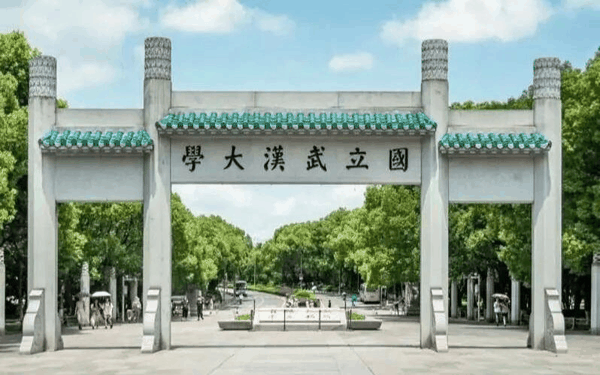 ▲武汉大学正式取消社会公众进校预约制度。图/湖北日报
