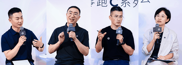 ▲曹力（左一）、朱江明（左二）、徐军（右二）、周颖（右一）