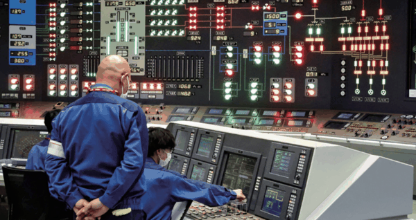 2026年2月16日，日本新潟县，柏崎刈羽核电站6号反应堆的控制室      图/视觉中国