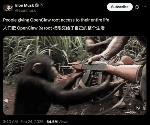 马斯克转发了这条帖子，配了一张电影《猩球崛起》中士兵把AK-47递给猩猩的截图，写道：