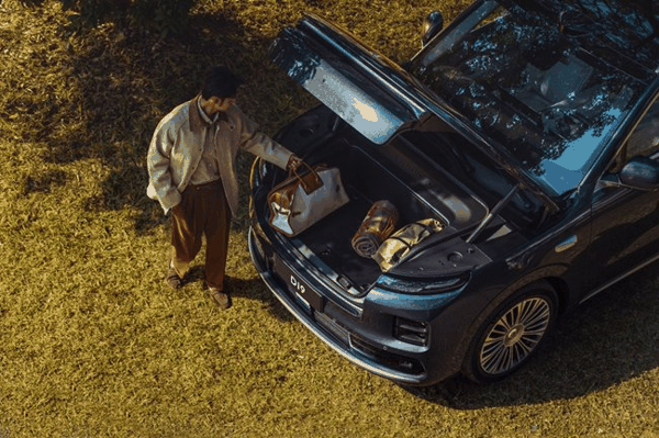 旗舰续航：终结“不可能三角”，纯电/增程双线颠覆