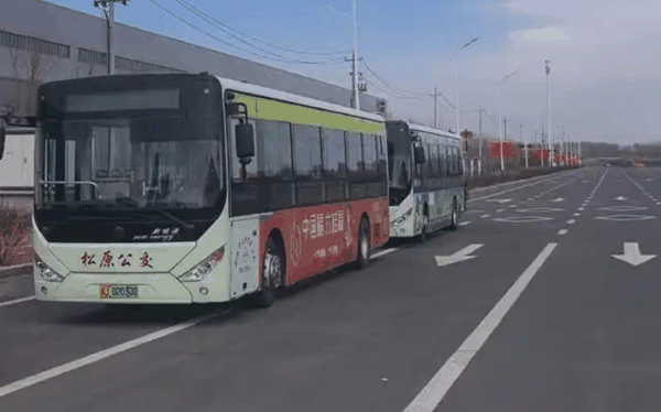 ▲吉林松原市一名男子发现公交车缩短运营时间后，通过官方渠道投诉，不料遭遇个人投诉信息泄露。图/华商报大风新闻