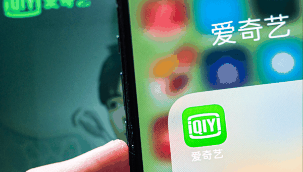 爱奇艺凌晨紧急回应AI艺人库争议，重申入驻仅代表有接洽合作意向