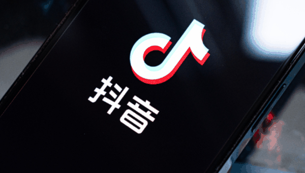 抖音严打AI侵权：下架53.8万条违规视频，1300余个“AI霸总”类账号被处置