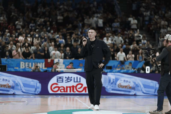 “球员朱彦西”就此告别。新京报记者 王飞 摄