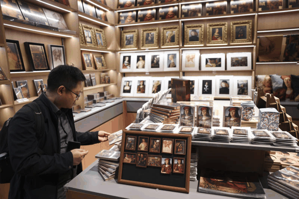 展览专门开发了品种丰富的相关文创。新京报记者 浦峰 摄