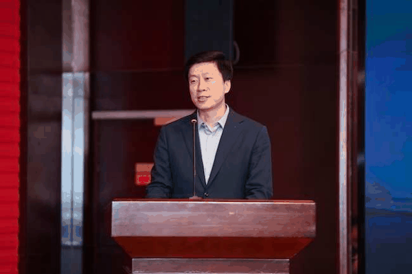 小雨智造创始人兼CEO乔忠良现场发言。主办方供图