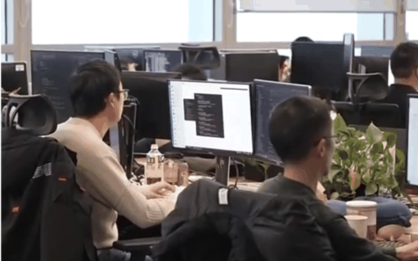 ▲大量就业岗位可能受到生成式AI影响。图/央视新闻