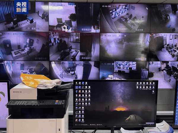 △浏阳市烟花爆竹产业视频监控室（总台中国之声记者管昕摄）