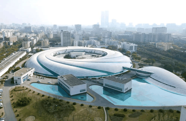 2024年2月27日拍摄的位于上海张江科学城的“上海光源”（无人机照片）。新华社记者方喆摄